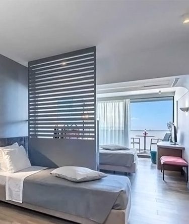 Family Room<br>Land view